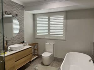 elevate-your-bathroom-retreat-with-internal-faux-wood-shutters-featured-image